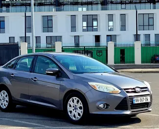 Vooraanzicht van een huurauto Ford Focus in Koetaisi, Georgië ✓ Auto #8667. ✓ Transmissie Handmatig TM ✓ 0 beoordelingen.