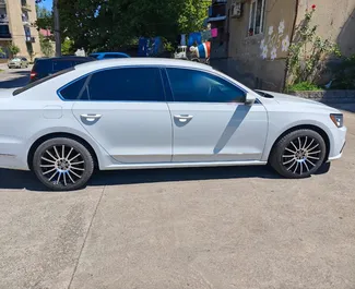 Verhuur Volkswagen Passat. Comfort, Premium Auto te huur in Georgië ✓ Borg van Borg van 250 GEL ✓ Verzekeringsmogelijkheden TPL, CDW, SCDW, FDW, Passagiers, Diefstal, Geen storting.