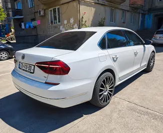 Volkswagen Passat 2017 beschikbaar voor verhuur op de luchthaven van Koetaisi, met een kilometerlimiet van onbeperkt.