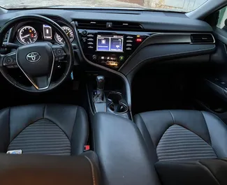 Autohuur Toyota Camry 2019 in in Georgië, met Benzine brandstof en 203 pk ➤ Vanaf 108 GEL per dag.