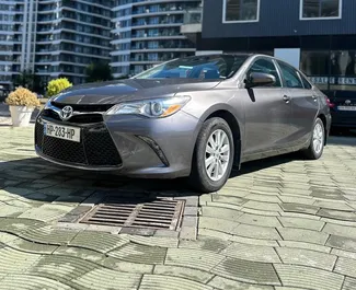 Vooraanzicht van een huurauto Toyota Camry in Batumi, Georgië ✓ Auto #10280. ✓ Transmissie Automatisch TM ✓ 0 beoordelingen.