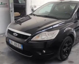 Vooraanzicht van een huurauto Ford Focus in Durrës, Albanië ✓ Auto #10769. ✓ Transmissie Handmatig TM ✓ 0 beoordelingen.