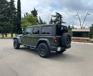 Benzine motor van 2,0L van Jeep Wrangler 2021 te huur in Tbilisi.