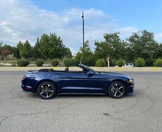 Verhuur Ford Mustang Cabrio. Premium, Luxe, Cabriolet Auto te huur in Georgië ✓ Borg van Borg van 800 GEL ✓ Verzekeringsmogelijkheden TPL, CDW, SCDW, Passagiers, Diefstal.