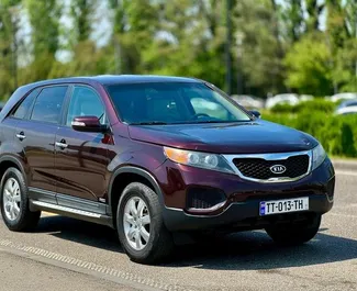 Vooraanzicht van een huurauto Kia Sorento in Koetaisi, Georgië ✓ Auto #8567. ✓ Transmissie Automatisch TM ✓ 0 beoordelingen.