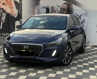 Vooraanzicht van een huurauto Hyundai i30 in Durrës, Albanië ✓ Auto #10476. ✓ Transmissie Automatisch TM ✓ 0 beoordelingen.