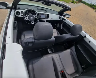 Autohuur Volkswagen Beetle Cabrio 2018 in in Georgië, met Benzine brandstof en 174 pk ➤ Vanaf 202 GEL per dag.