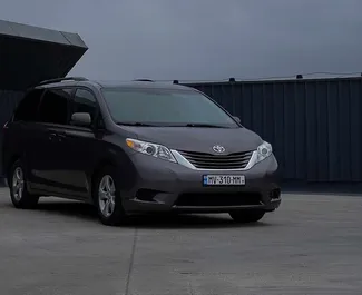 Autohuur Toyota Sienna 2018 in in Georgië, met Benzine brandstof en 240 pk ➤ Vanaf 200 GEL per dag.