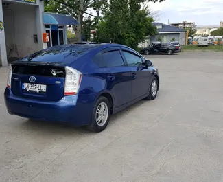 Verhuur Toyota Prius. Economy, Comfort Auto te huur in Georgië ✓ Borg van Borg van 200 GEL ✓ Verzekeringsmogelijkheden TPL, CDW, SCDW, Passagiers, Diefstal, Jonge.