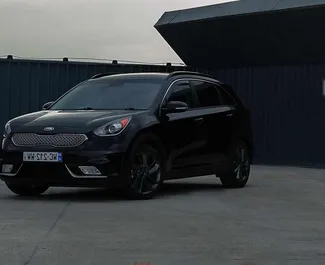 Vooraanzicht van een huurauto Kia Niro in Tbilisi, Georgië ✓ Auto #10901. ✓ Transmissie Automatisch TM ✓ 0 beoordelingen.