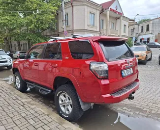 Toyota 4 Runner 2016 beschikbaar voor verhuur in Tbilisi, met een kilometerlimiet van onbeperkt.