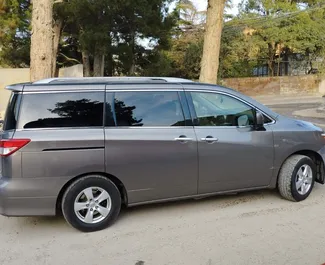 Vooraanzicht van een huurauto Nissan Quest in Tbilisi, Georgië ✓ Auto #10817. ✓ Transmissie Automatisch TM ✓ 0 beoordelingen.