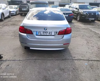 Verhuur BMW 528i. Premium Auto te huur in Georgië ✓ Borg van Zonder Borg ✓ Verzekeringsmogelijkheden TPL, FDW, Jonge.