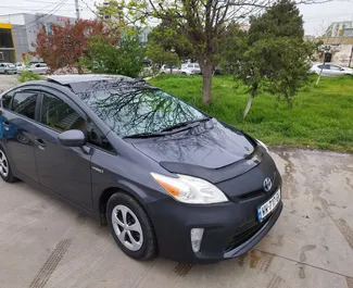 Verhuur Toyota Prius. Economy, Comfort Auto te huur in Georgië ✓ Borg van Borg van 200 GEL ✓ Verzekeringsmogelijkheden TPL, CDW, SCDW, Passagiers, Diefstal, Jonge.