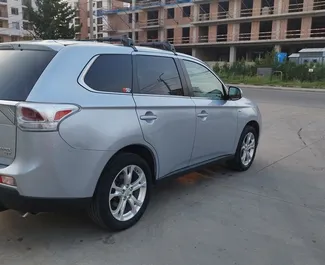 Autohuur Mitsubishi Outlander 2016 in in Georgië, met Benzine brandstof en 240 pk ➤ Vanaf 130 GEL per dag.