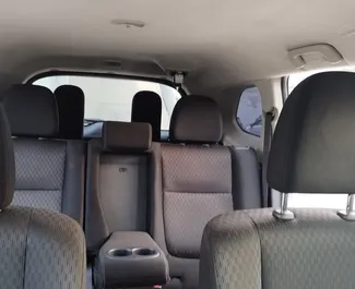 Interieur van Mitsubishi Outlander te huur in Georgië. Een geweldige auto met 7 zitplaatsen en een Automatisch transmissie.