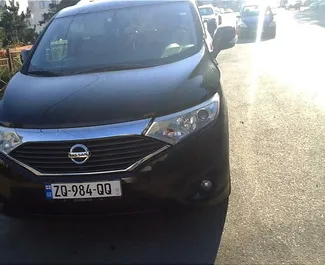 Vooraanzicht van een huurauto Nissan Quest in Tbilisi, Georgië ✓ Auto #10899. ✓ Transmissie Automatisch TM ✓ 0 beoordelingen.