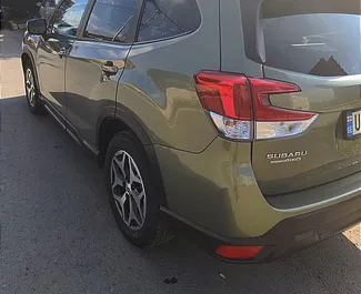 Subaru Forester 2020 beschikbaar voor verhuur in Tbilisi, met een kilometerlimiet van onbeperkt.