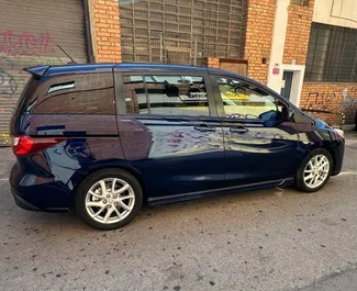 Vooraanzicht van een huurauto Mazda 5 in Barcelona, Spanje ✓ Auto #10932. ✓ Transmissie Handmatig TM ✓ 0 beoordelingen.