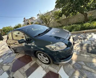 Interieur van Toyota Auris te huur in Albanië. Een geweldige auto met 4 zitplaatsen en een Handmatig transmissie.