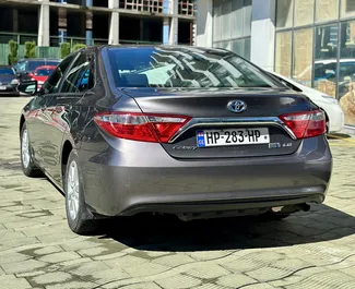 Verhuur Toyota Camry. Comfort, Premium Auto te huur in Georgië ✓ Borg van Borg van 250 GEL ✓ Verzekeringsmogelijkheden TPL, SCDW, Diefstal.