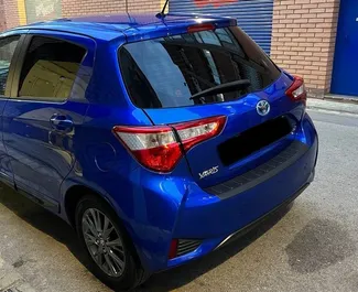 Hybride motor van 1,6L van Toyota Yaris 2017 te huur in Barcelona.