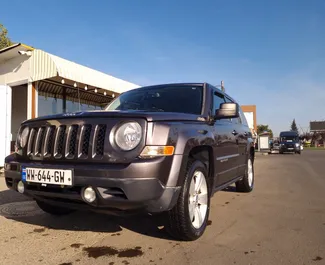 Benzine motor van 2,4L van Jeep Patriot 2014 te huur in Tbilisi.