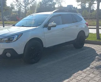 Interieur van Subaru Outback te huur in Georgië. Een geweldige auto met 5 zitplaatsen en een Automatisch transmissie.