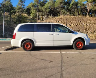 Benzine motor van 3,3L van Dodge Grand Caravan 2008 te huur in Tbilisi.