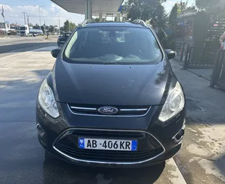 Vooraanzicht van een huurauto Ford C-Max Grand op de luchthaven van Tirana, Albanië ✓ Auto #11068. ✓ Transmissie Handmatig TM ✓ 0 beoordelingen.