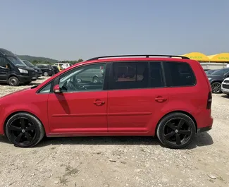 Autohuur Volkswagen Touran 2010 in in Albanië, met Diesel brandstof en  pk ➤ Vanaf 17 EUR per dag.