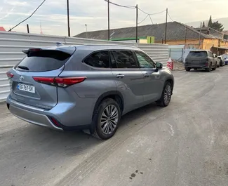 Toyota Highlander 2020 met Aandrijving op alle wielen systeem, beschikbaar in Tbilisi.