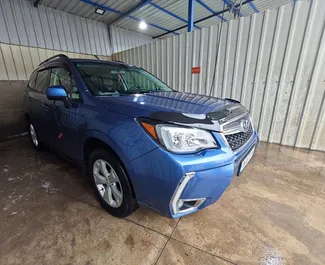 Vooraanzicht van een huurauto Subaru Forester Limited op de luchthaven van Koetaisi, Georgië ✓ Auto #10996. ✓ Transmissie Automatisch TM ✓ 0 beoordelingen.