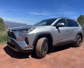 Vooraanzicht van een huurauto Toyota Rav4 in Valencia, Spanje ✓ Auto #10981. ✓ Transmissie Automatisch TM ✓ 0 beoordelingen.