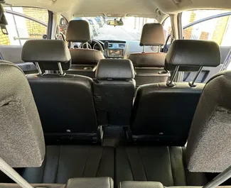 Interieur van Mazda 5 te huur in Spanje. Een geweldige auto met 7 zitplaatsen en een Handmatig transmissie.