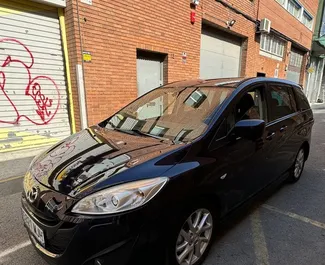 Vooraanzicht van een huurauto Mazda 5 in Barcelona, Spanje ✓ Auto #10932. ✓ Transmissie Handmatig TM ✓ 0 beoordelingen.