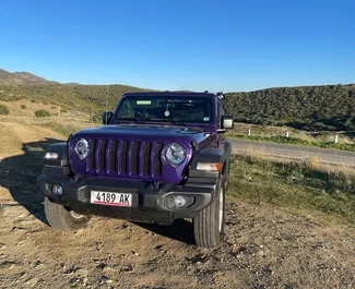 Jeep Wrangler 2023 beschikbaar voor verhuur in Tbilisi, met een kilometerlimiet van 250 km/dag.