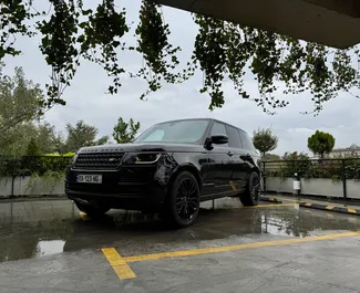 Vooraanzicht van een huurauto Land Rover Range Rover in Tbilisi, Georgië ✓ Auto #10947. ✓ Transmissie Automatisch TM ✓ 0 beoordelingen.