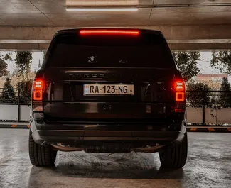 Interieur van Land Rover Range Rover te huur in Georgië. Een geweldige auto met 5 zitplaatsen en een Automatisch transmissie.