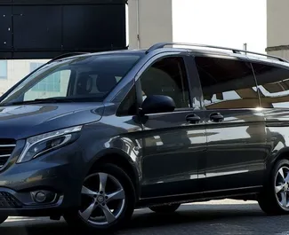 Vooraanzicht van een huurauto Mercedes-Benz Viano in Valencia, Spanje ✓ Auto #10976. ✓ Transmissie Automatisch TM ✓ 0 beoordelingen.