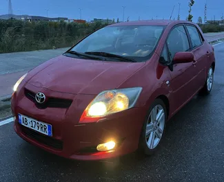 Vooraanzicht van een huurauto Toyota Auris in Durrës, Albanië ✓ Auto #11324. ✓ Transmissie Handmatig TM ✓ 0 beoordelingen.