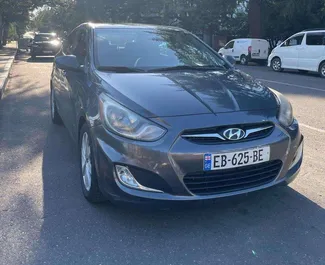 Autohuur Hyundai Accent 2014 in in Georgië, met Benzine brandstof en 110 pk ➤ Vanaf 94 GEL per dag.