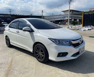 Honda City 2020 met Vooraandrijving systeem, beschikbaar op luchthaven Bangkok Suvarnabhumi.