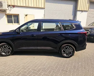 Benzine motor van 1,5L van Kia Carens 2025 te huur in Dubai.