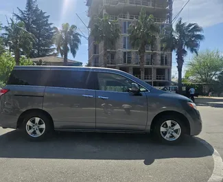 Benzine motor van 3,5L van Nissan Quest 2016 te huur in Tbilisi.