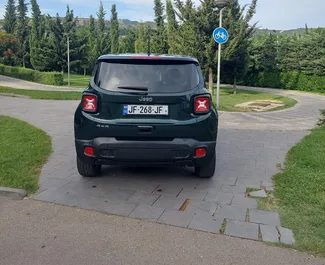 Interieur van Jeep Renegade te huur in Georgië. Een geweldige auto met 5 zitplaatsen en een Automatisch transmissie.