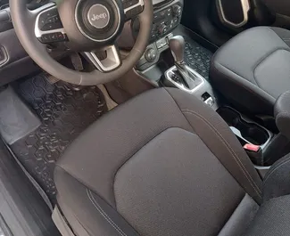 Jeep Renegade 2021 beschikbaar voor verhuur in Tbilisi, met een kilometerlimiet van onbeperkt.