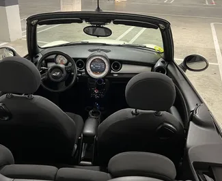 Mini Cooper Cabrio 2014 met Vooraandrijving systeem, beschikbaar in Barcelona.