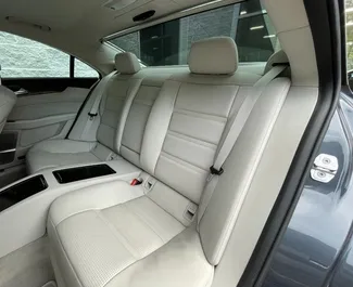 Interieur van Mercedes-Benz CLS53 AMG te huur in Georgië. Een geweldige auto met 4 zitplaatsen en een Automatisch transmissie.