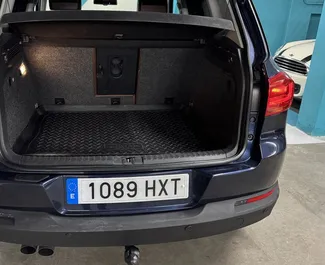 Volkswagen Tiguan 2014 met Aandrijving op alle wielen systeem, beschikbaar in Barcelona.